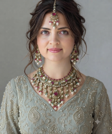 Beautiful red and green stone necklace set