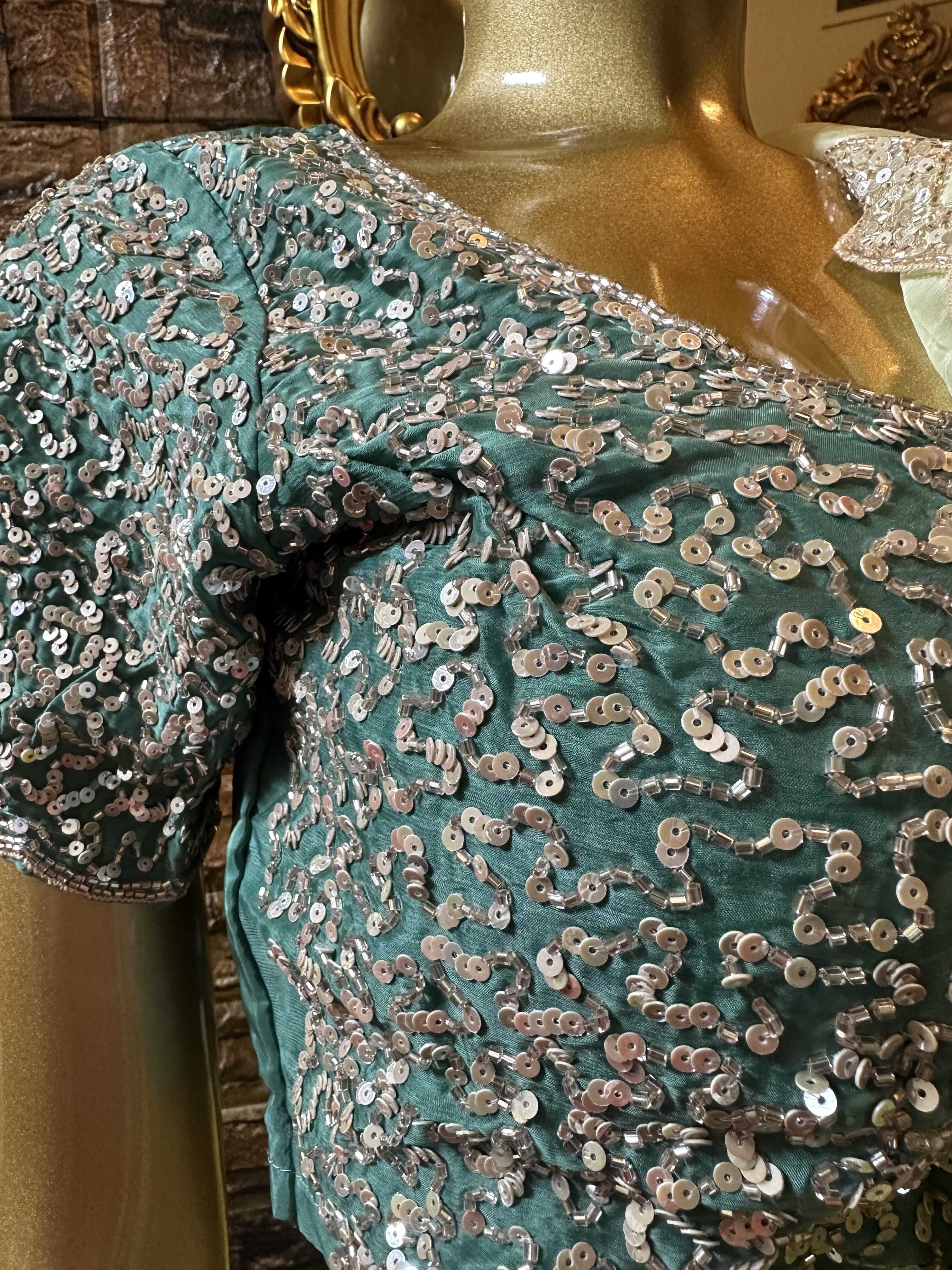 Very beautiful ombre saree - Image 4