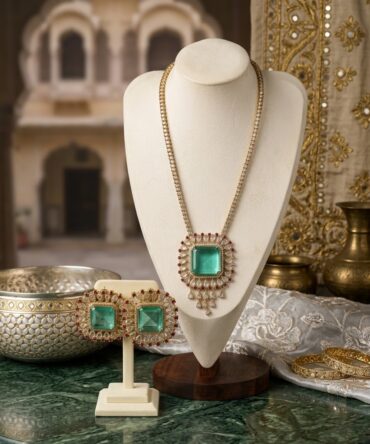 Beautiful green pendant set