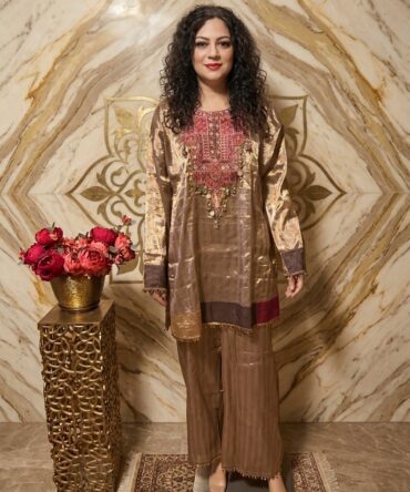 Stunning cord set in pure tissue heavy embroidered yok