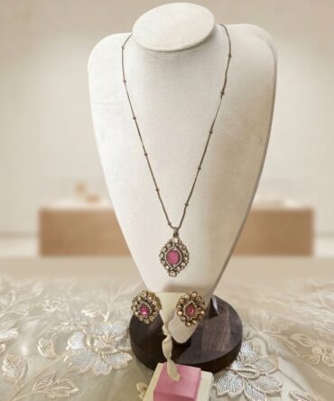 Beautiful pink stone pendent set