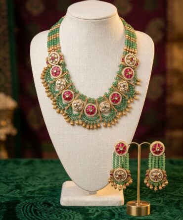 Beautiful necklace set