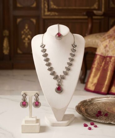 Beautiful necklace set