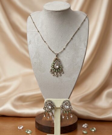 Beautiful light green color pendent set