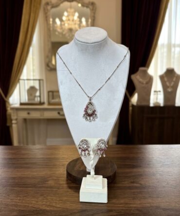 Beautiful pendent set